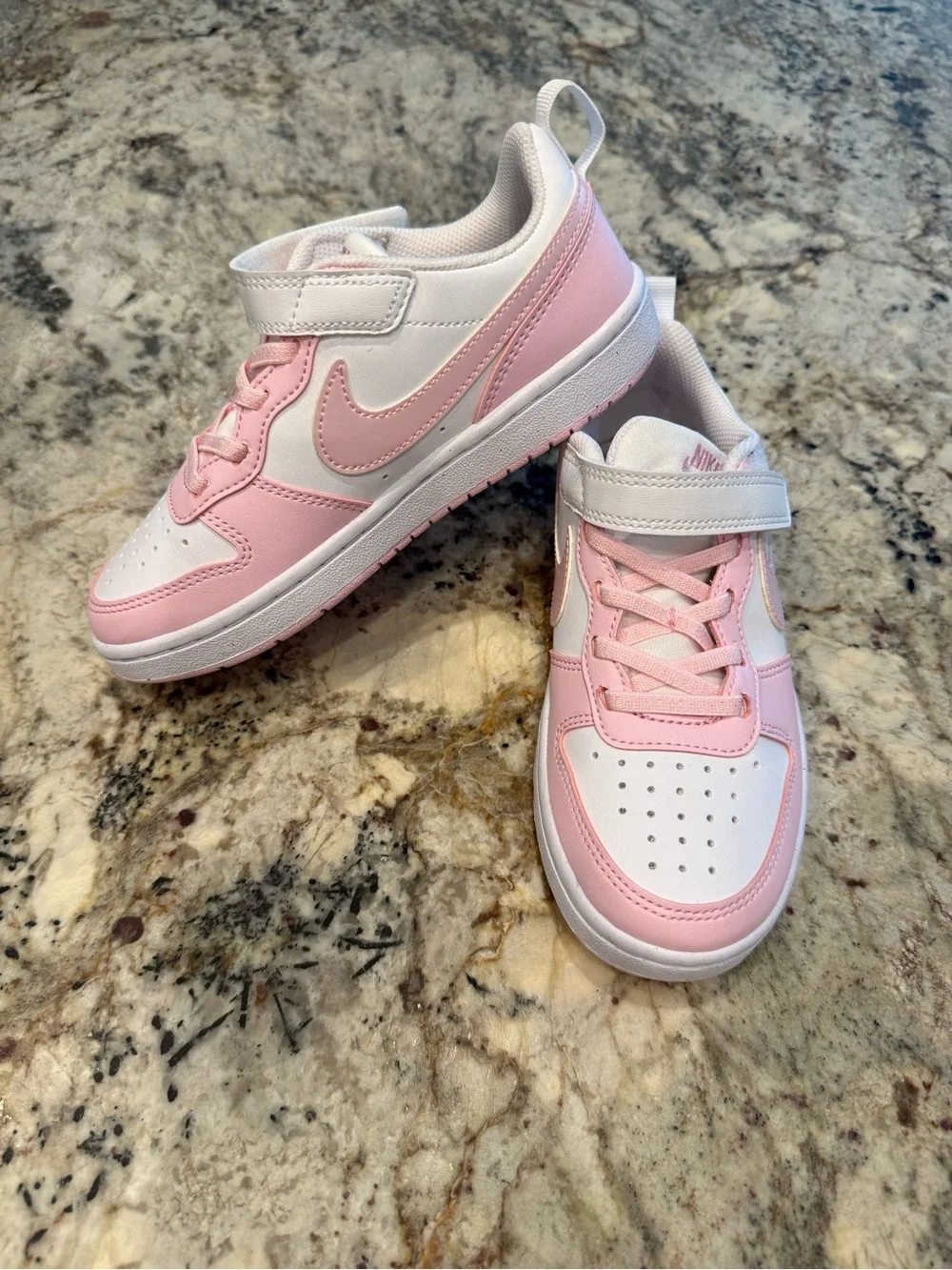 Nike Kids Low-Top Sneakers in Pink and White